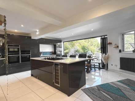 Stuart Close, Emmer Green, Reading, Image 3
