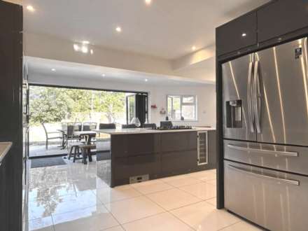 Stuart Close, Emmer Green, Reading, Image 4