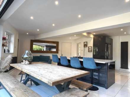 Stuart Close, Emmer Green, Reading, Image 5