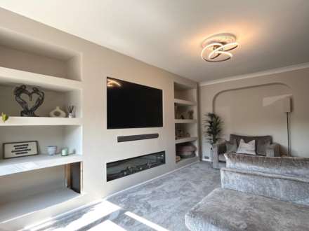 Stuart Close, Emmer Green, Reading, Image 7