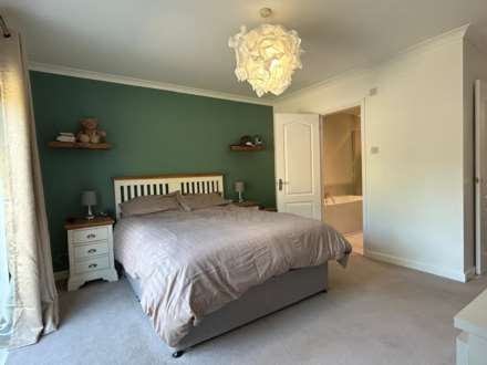 Stuart Close, Emmer Green, Reading, Image 8