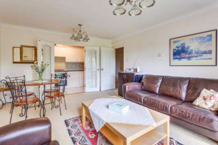 Tamesis Place, Caversham, Image 3