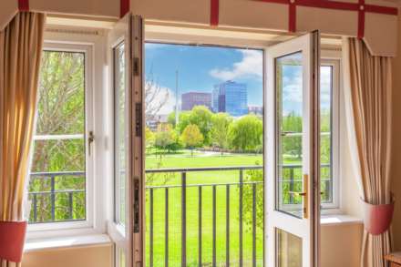 Tamesis Place, Caversham, Image 4