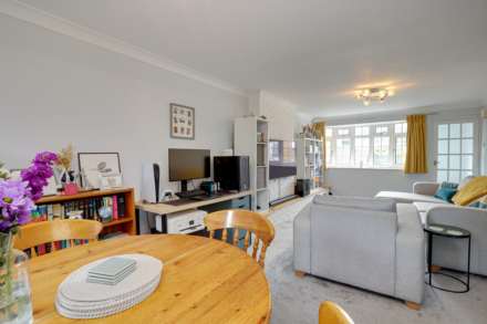 Hertford Close, Caversham Park Village, Image 13
