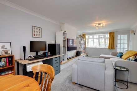 Hertford Close, Caversham Park Village, Image 2