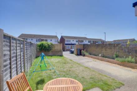 Hertford Close, Caversham Park Village, Image 20