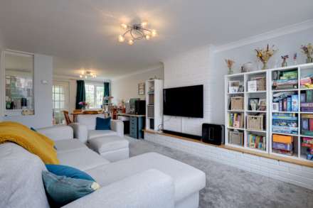 Hertford Close, Caversham Park Village, Image 3