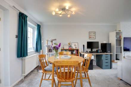 Hertford Close, Caversham Park Village, Image 5