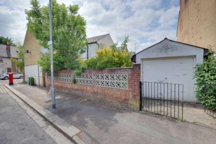 Cardiff Road, Reading, Image 2