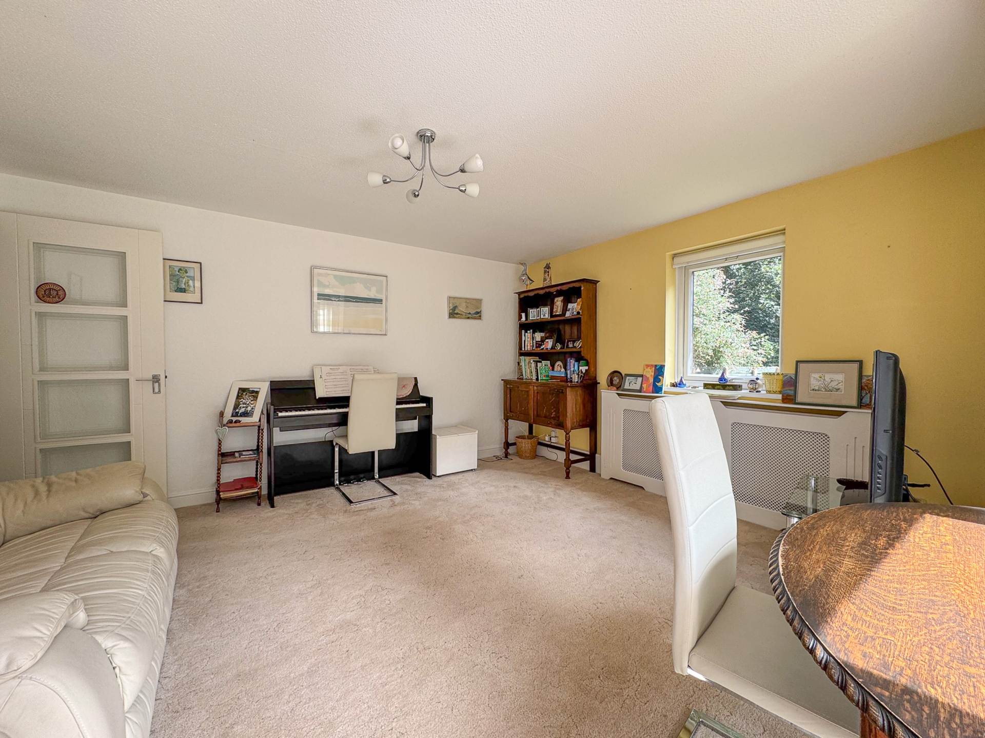 Woodrow Court, Caversham, Image 4