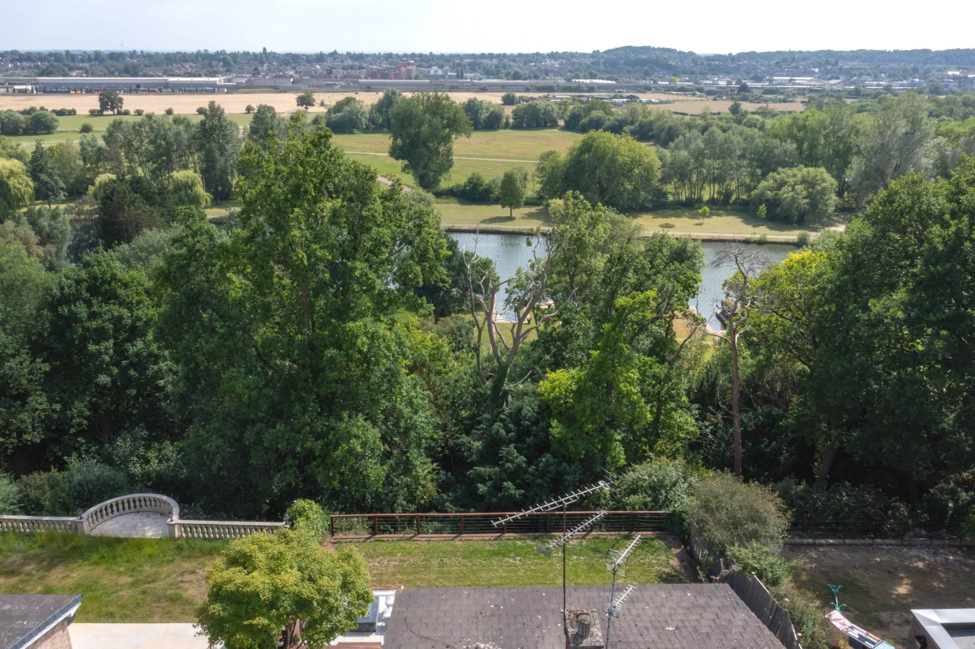 Ridge Hall Close, Caversham, Image 37