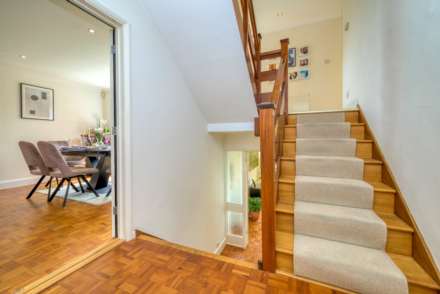 Ridge Hall Close, Caversham, Image 31