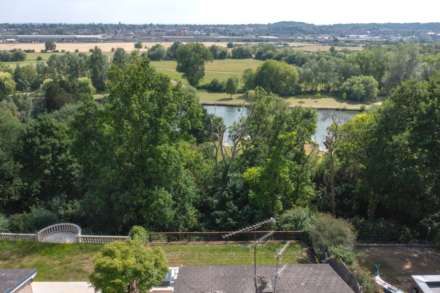 Ridge Hall Close, Caversham, Image 37