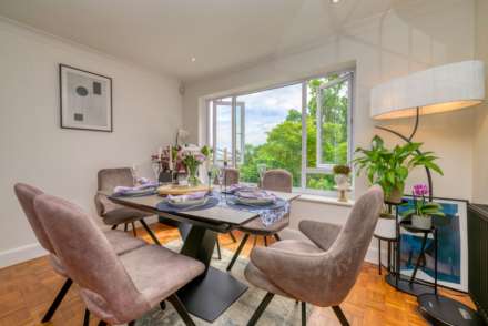 Ridge Hall Close, Caversham, Image 4