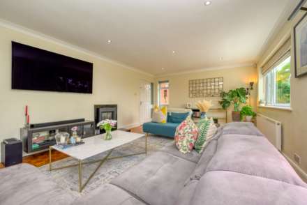 Ridge Hall Close, Caversham, Image 7