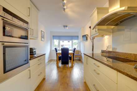 Silverthorne Drive, Caversham, Image 10