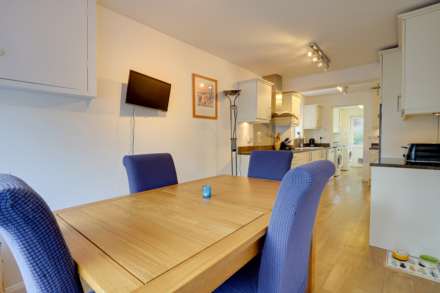Silverthorne Drive, Caversham, Image 12