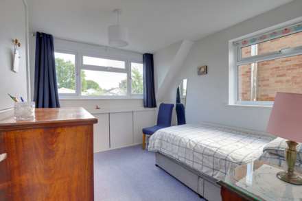 Silverthorne Drive, Caversham, Image 20