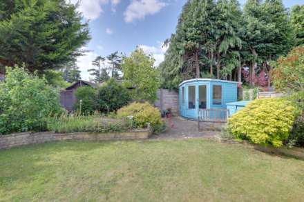 Silverthorne Drive, Caversham, Image 34