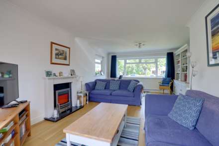 Silverthorne Drive, Caversham, Image 4