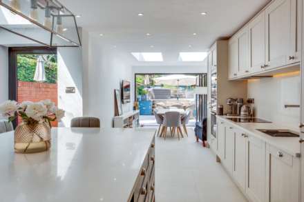 Blenheim Road, Caversham Heights, Image 7