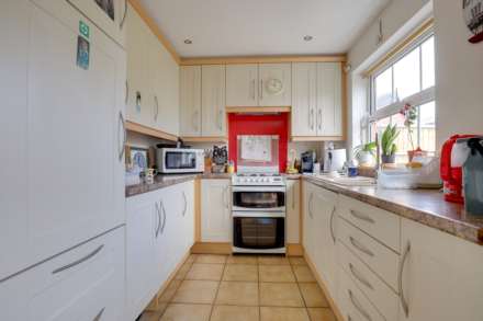 Delafield Drive, Calcot, Image 4