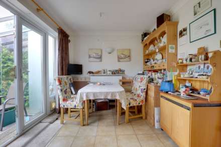 Delafield Drive, Calcot, Image 6