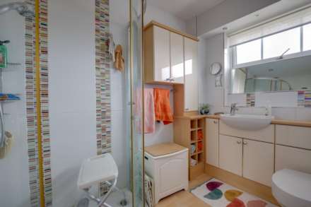 Delafield Drive, Calcot, Image 9