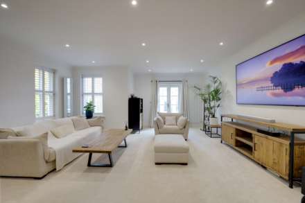 Notley Place, Emmer Green, Image 3