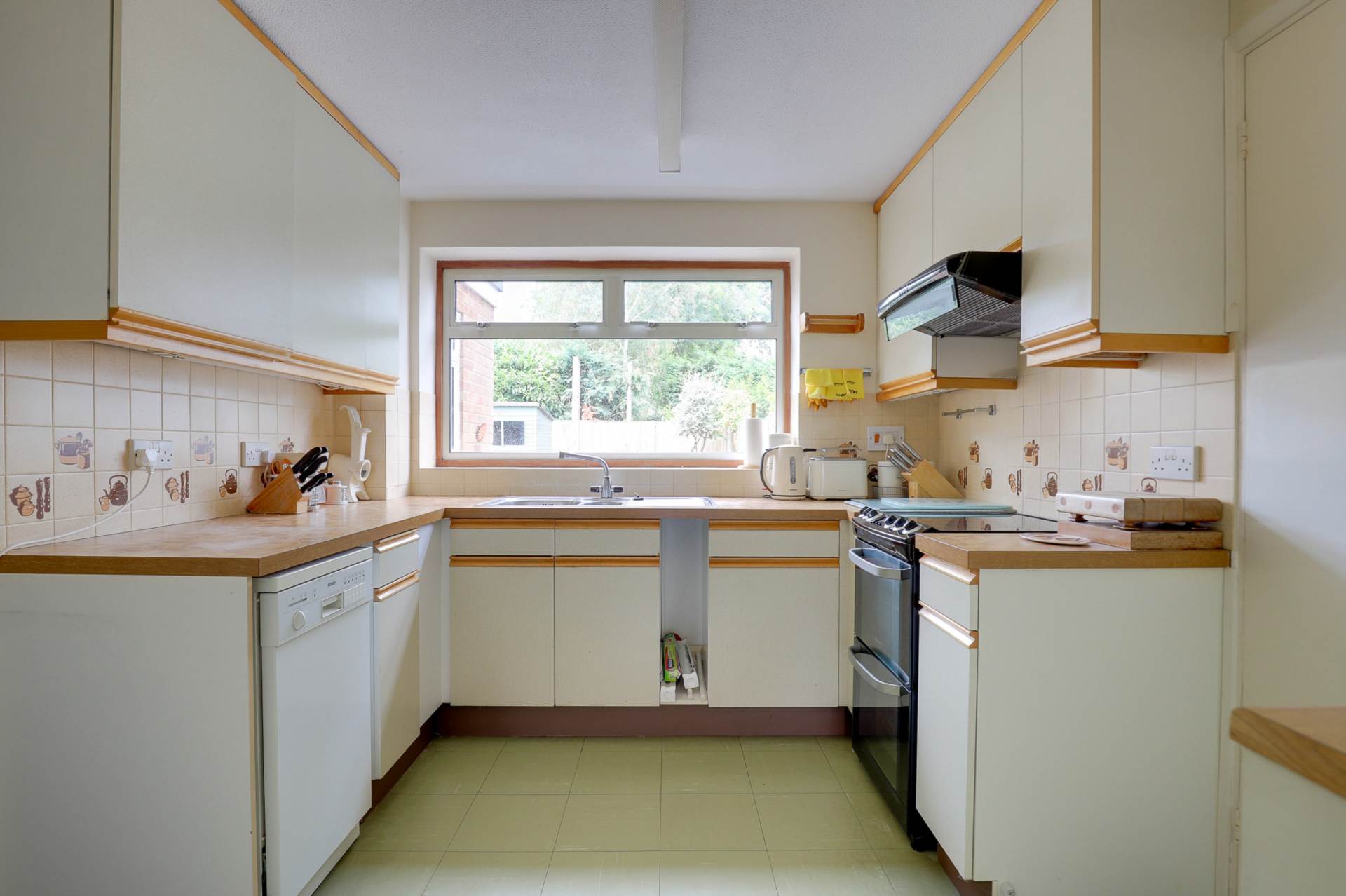 Orchard Avenue, Sonning Common, Image 6