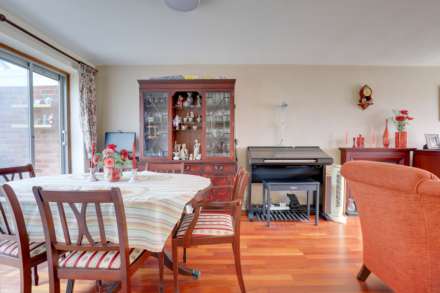Orchard Avenue, Sonning Common, Image 10