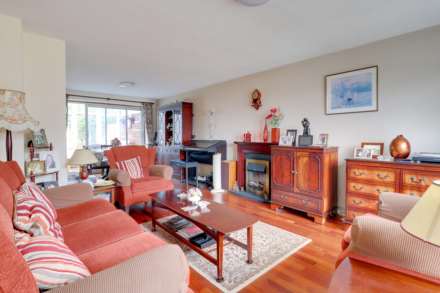 Orchard Avenue, Sonning Common, Image 3