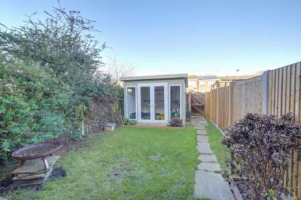 Alston Walk, Caversham, Image 2