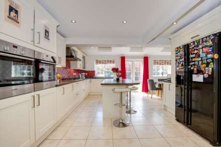 Conisboro Avenue, Caversham Heights, Image 12