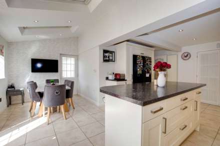 Conisboro Avenue, Caversham Heights, Image 5