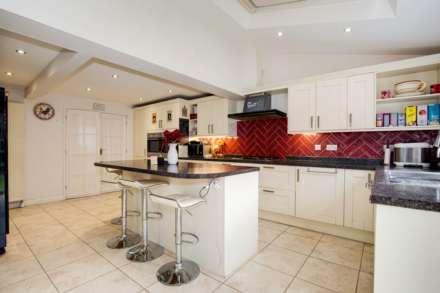 Conisboro Avenue, Caversham Heights, Image 6