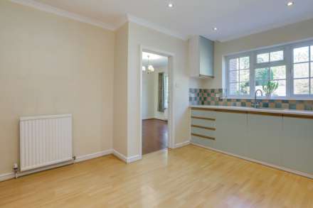Picton Way, Caversham, Image 11