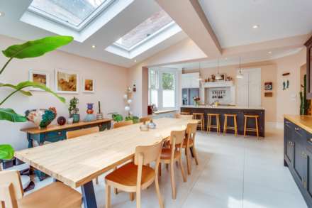 St Peters Avenue, Caversham Heights, Image 11