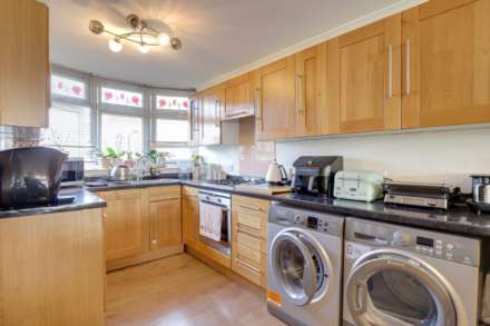 Bellingham Walk, Emmer Green, Image 10