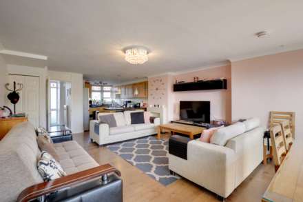 Bellingham Walk, Emmer Green, Image 3