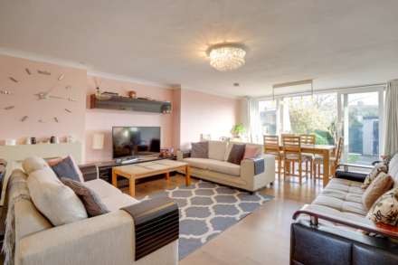 Bellingham Walk, Emmer Green, Image 4