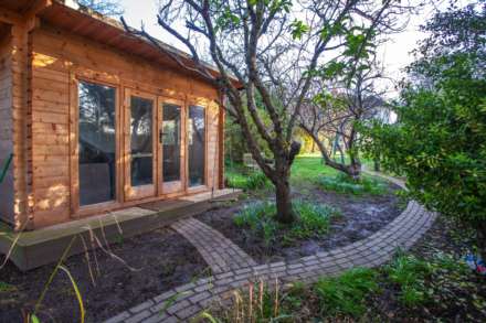 Balmore Drive, Caversham, Image 26