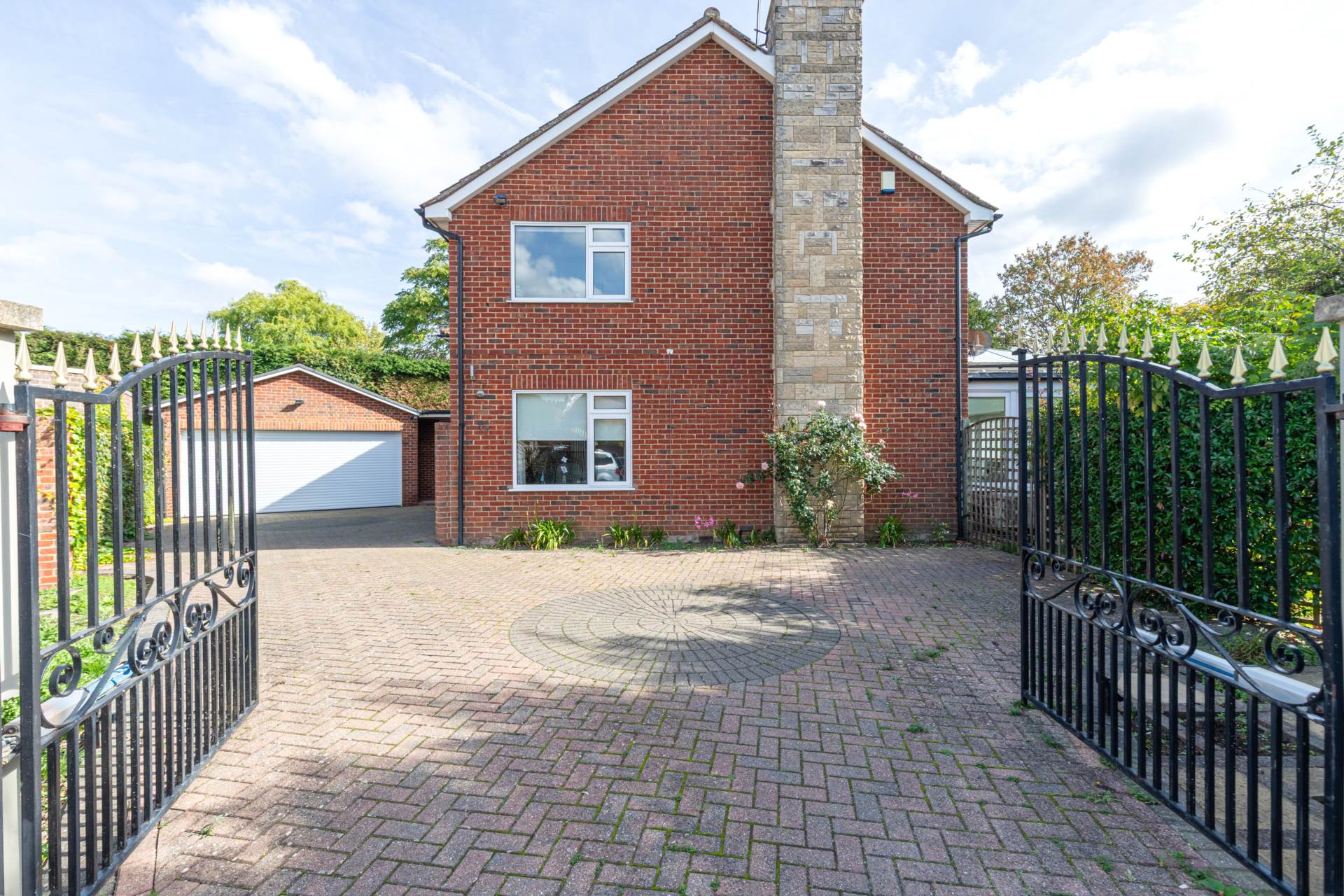 Old Barn Close, Emmer Green, Image 34