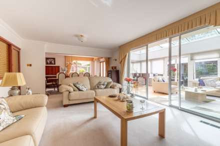 Old Barn Close, Emmer Green, Image 3