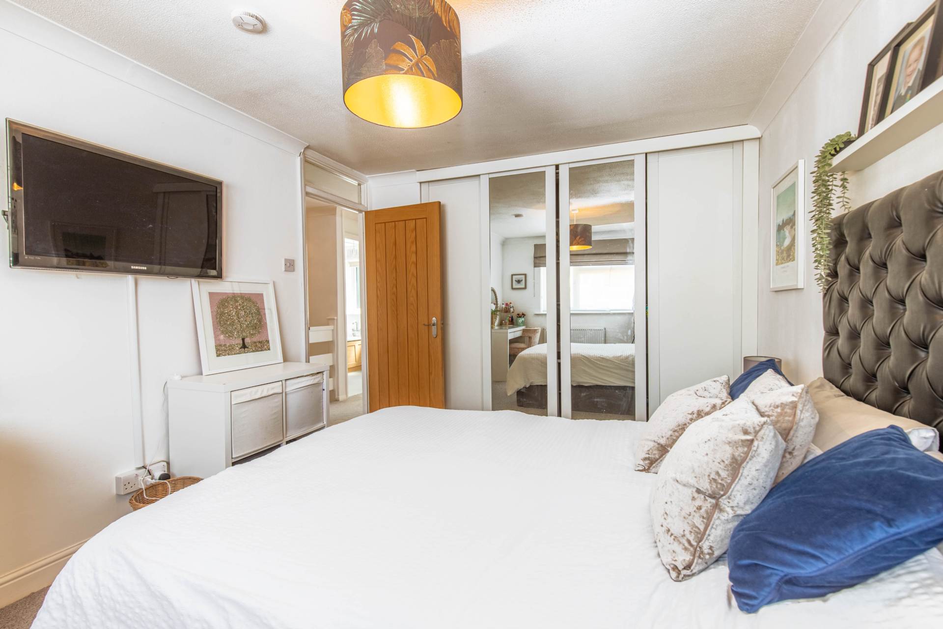 Queensway, Caversham Park Village, Image 20