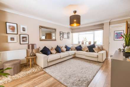Queensway, Caversham Park Village, Image 10