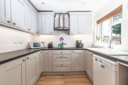 Queensway, Caversham Park Village, Image 12