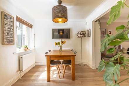 Queensway, Caversham Park Village, Image 14