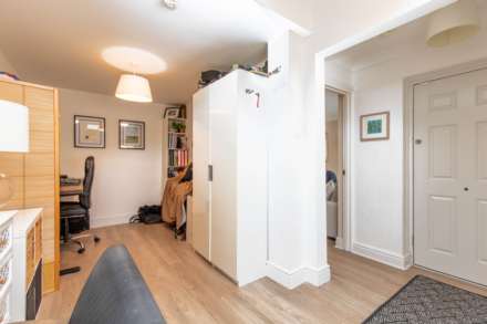 Queensway, Caversham Park Village, Image 18