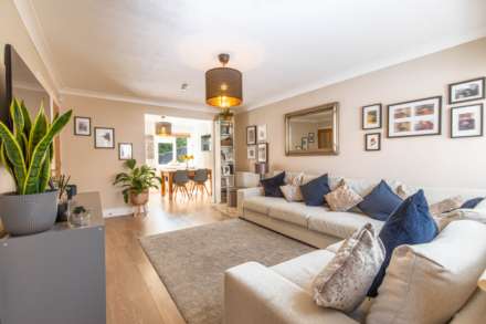 Queensway, Caversham Park Village, Image 2